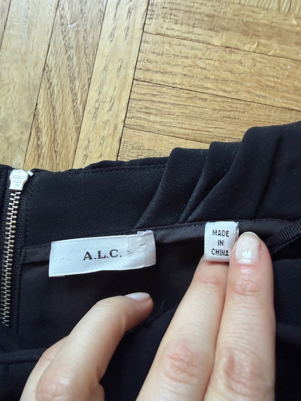 ALC Nora Sz 2 Black Puff-Sleeve Women's Top - Picture 2 of 12